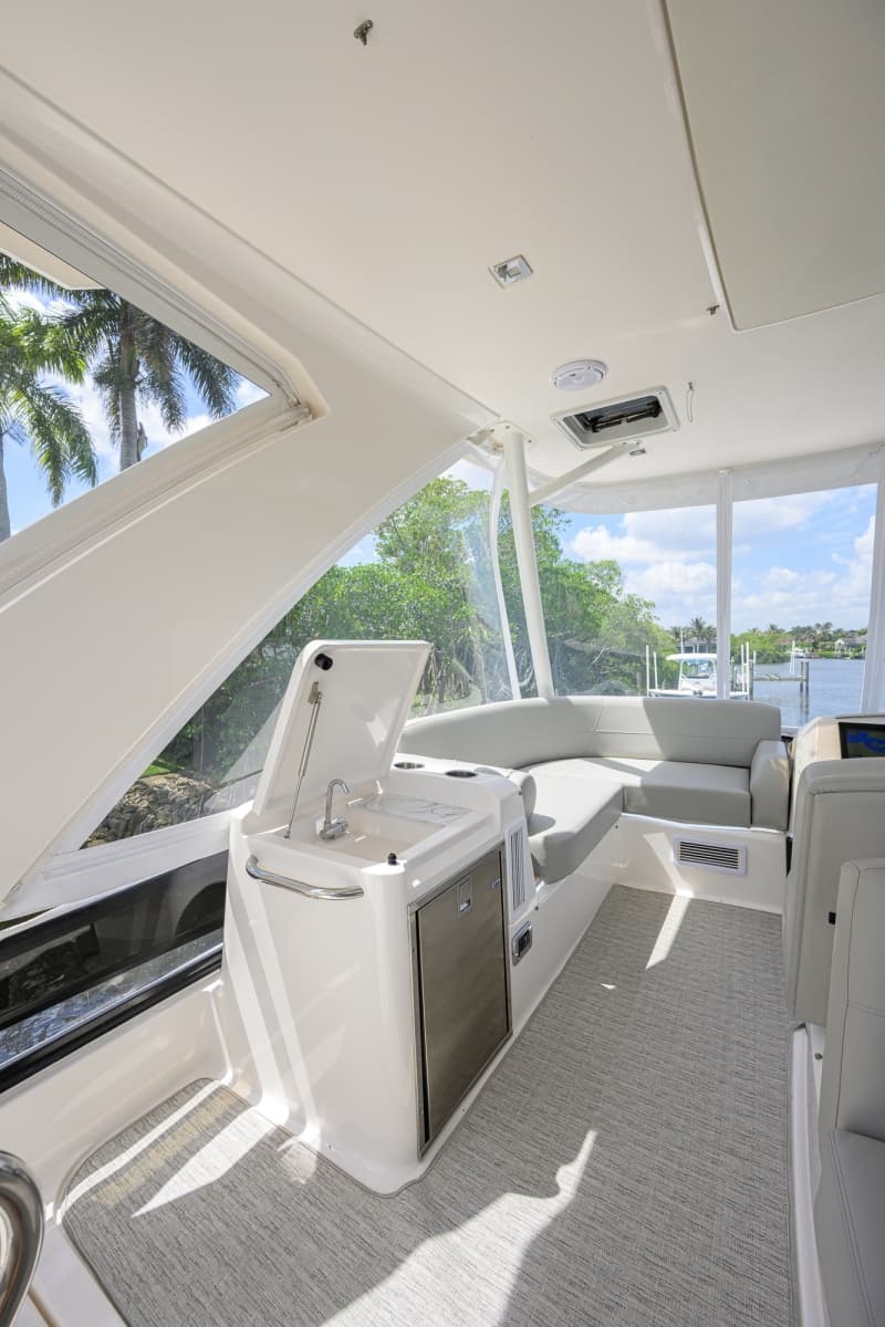 2017 Tiara Yachts 44 Flybridge - Photo 36