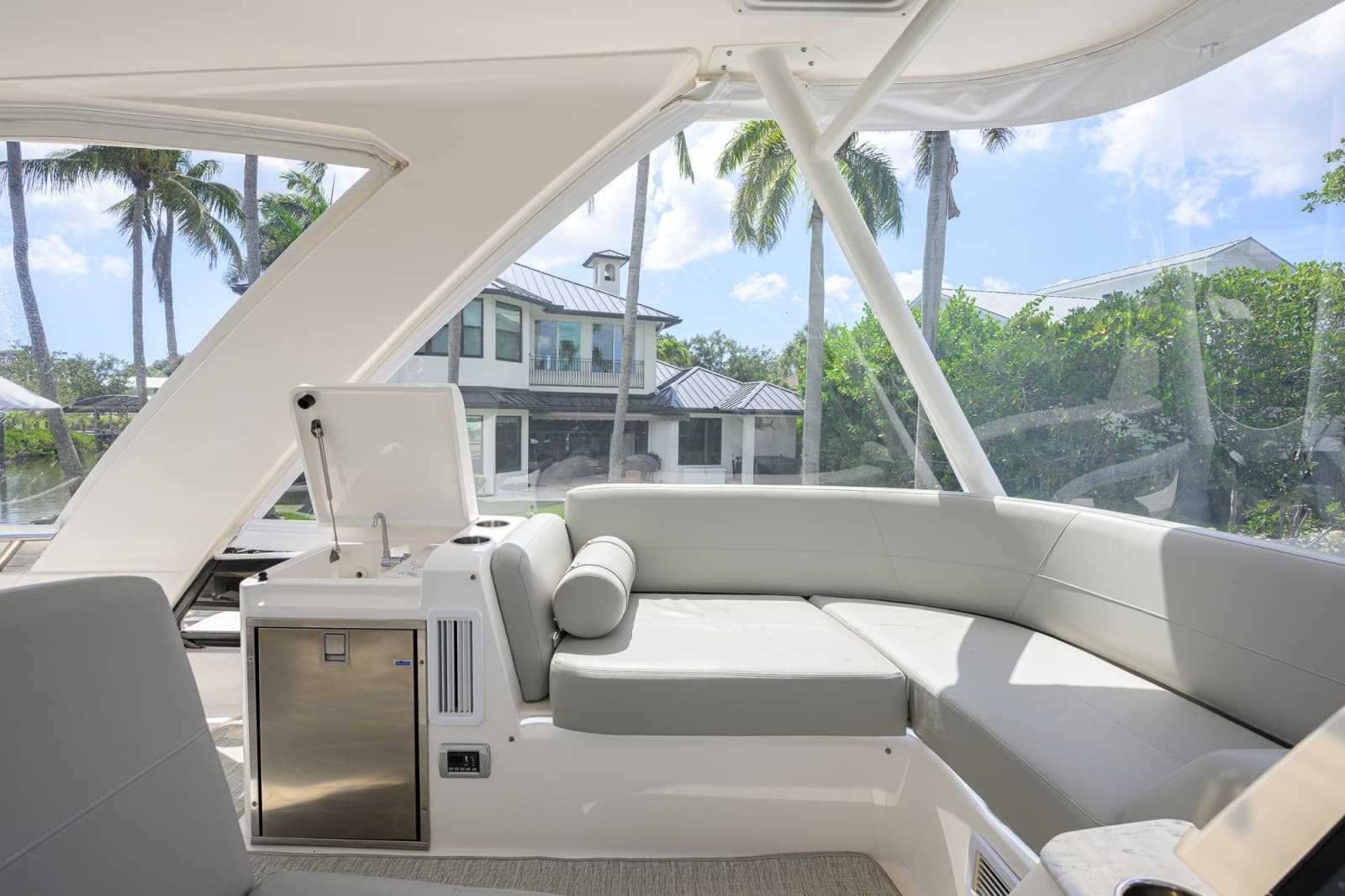 2017 Tiara Yachts 44 Flybridge - Photo 40