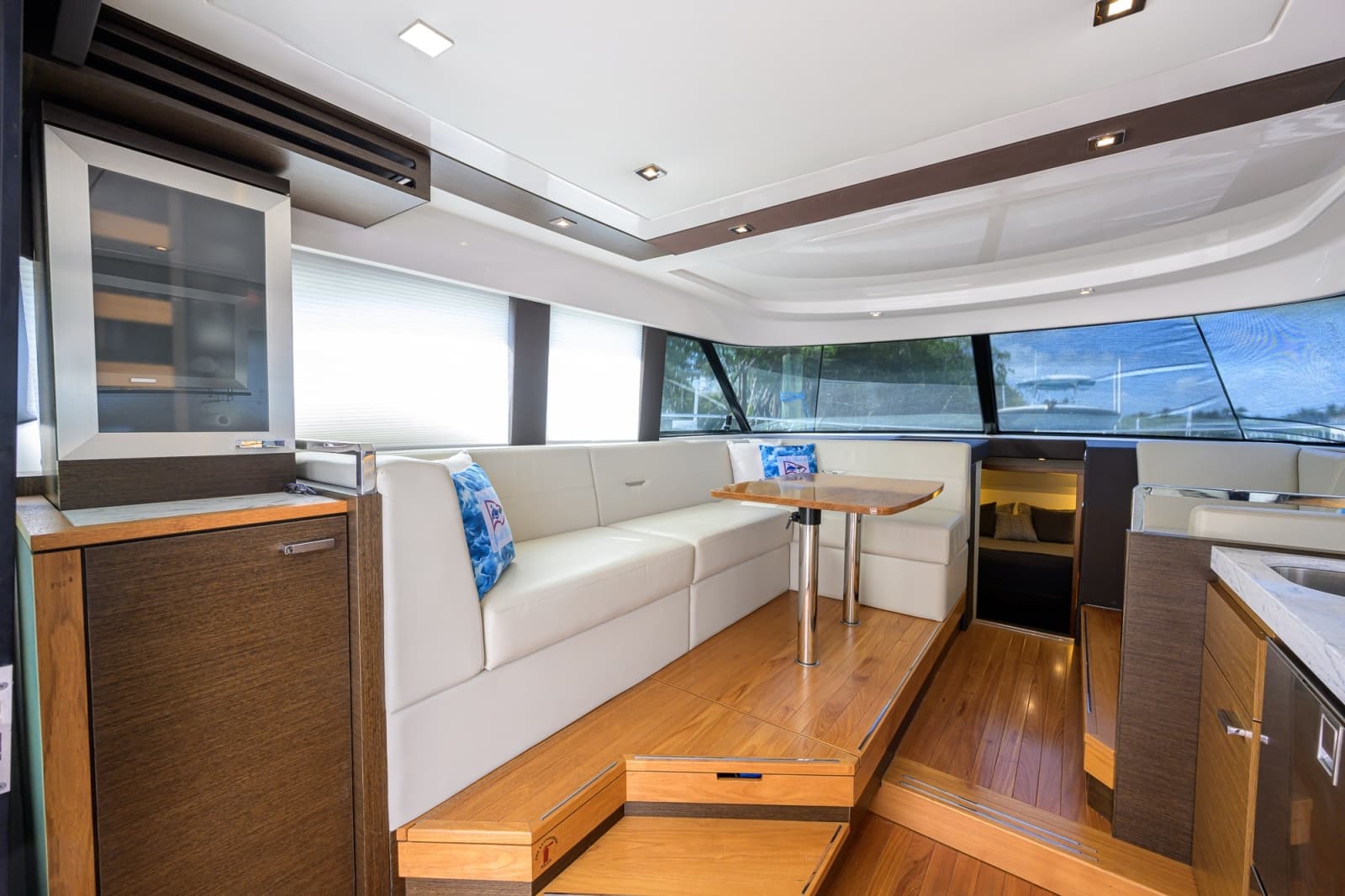 2017 Tiara Yachts 44 Flybridge - Photo 11
