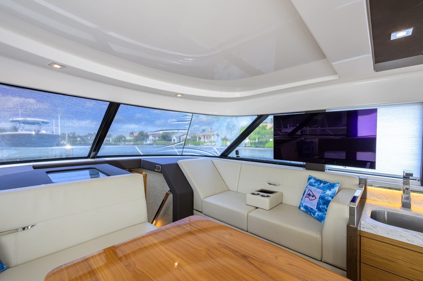2017 Tiara Yachts 44 Flybridge - Photo 16