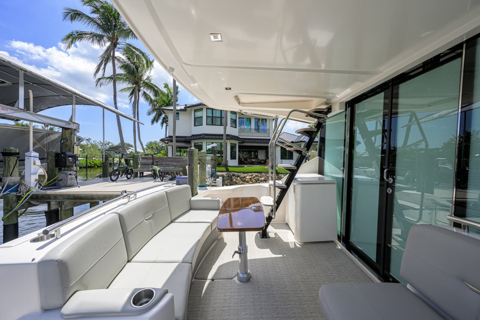 2017 Tiara Yachts 44 Flybridge - Photo 2