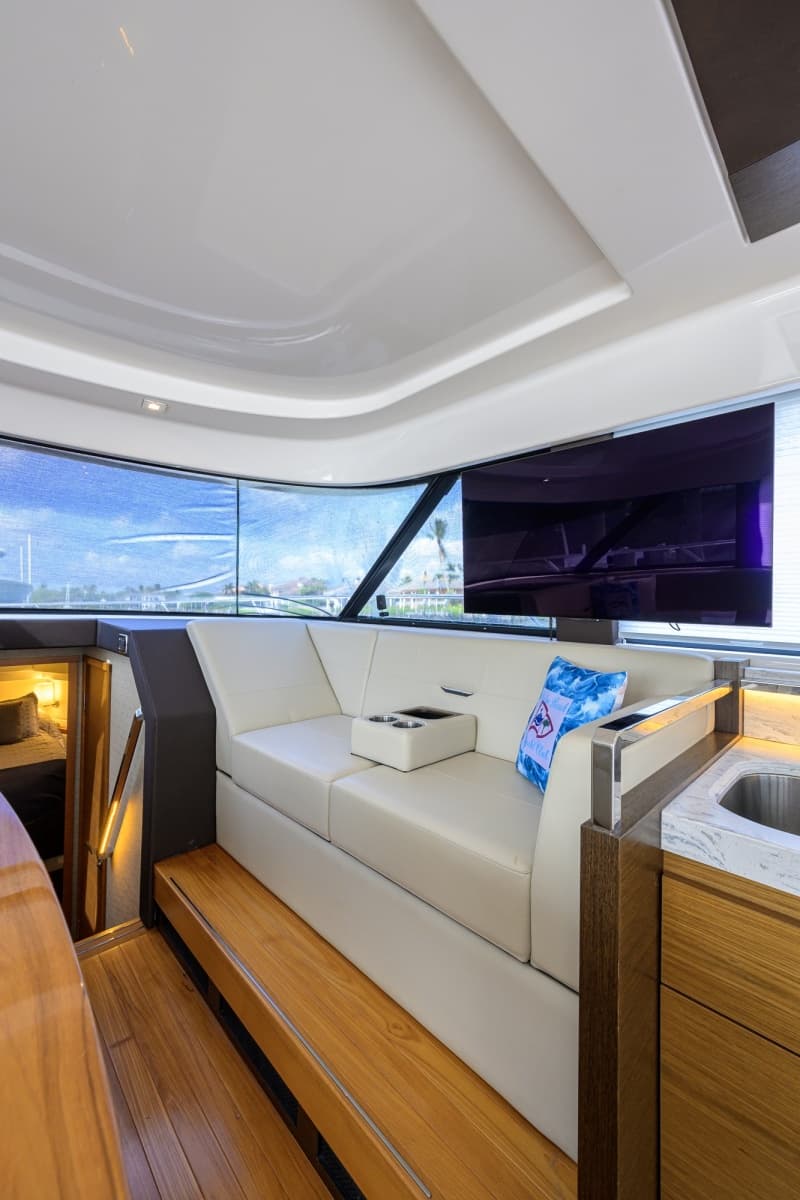 2017 Tiara Yachts 44 Flybridge - Photo 15