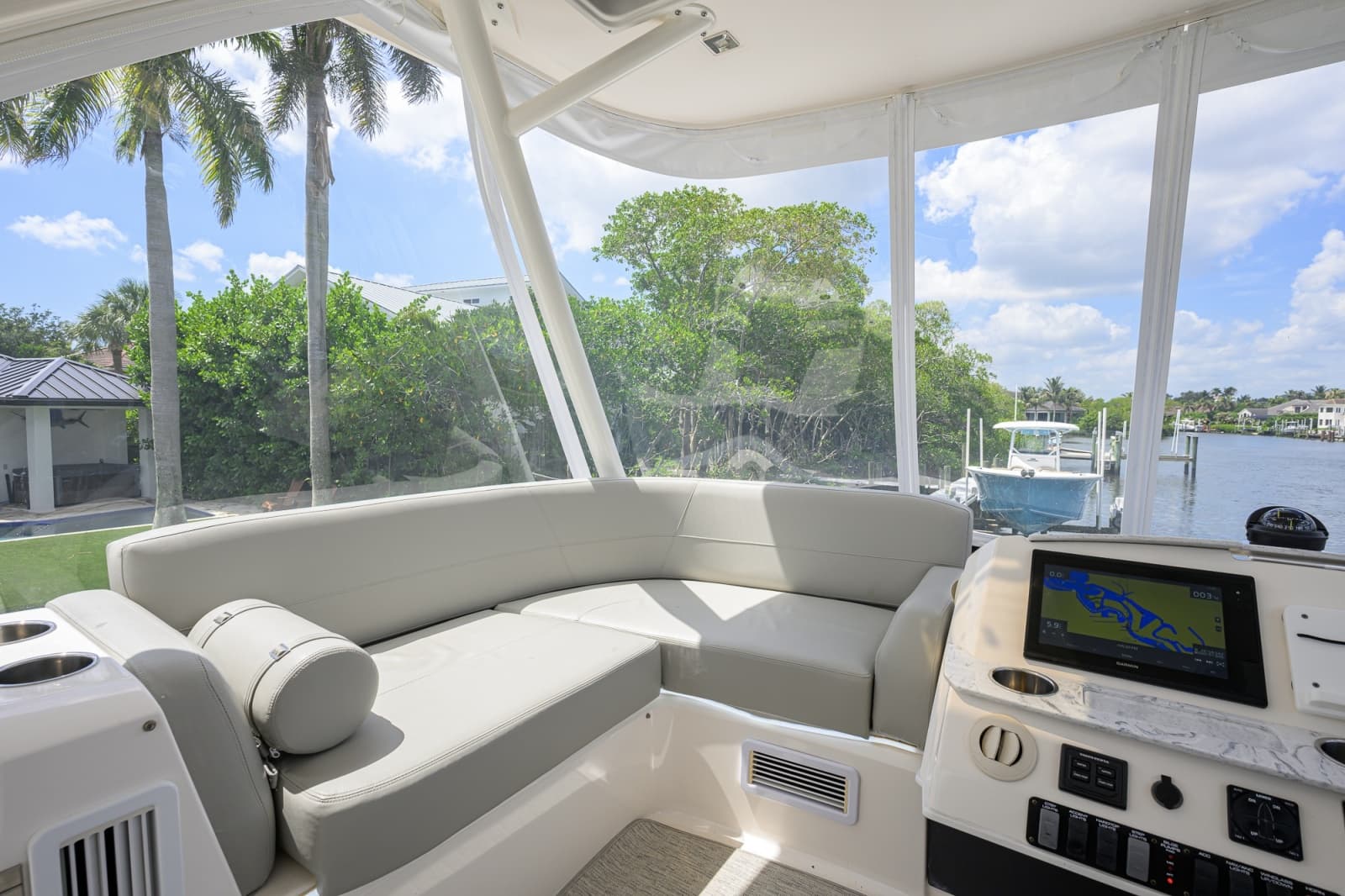 2017 Tiara Yachts 44 Flybridge - Photo 39
