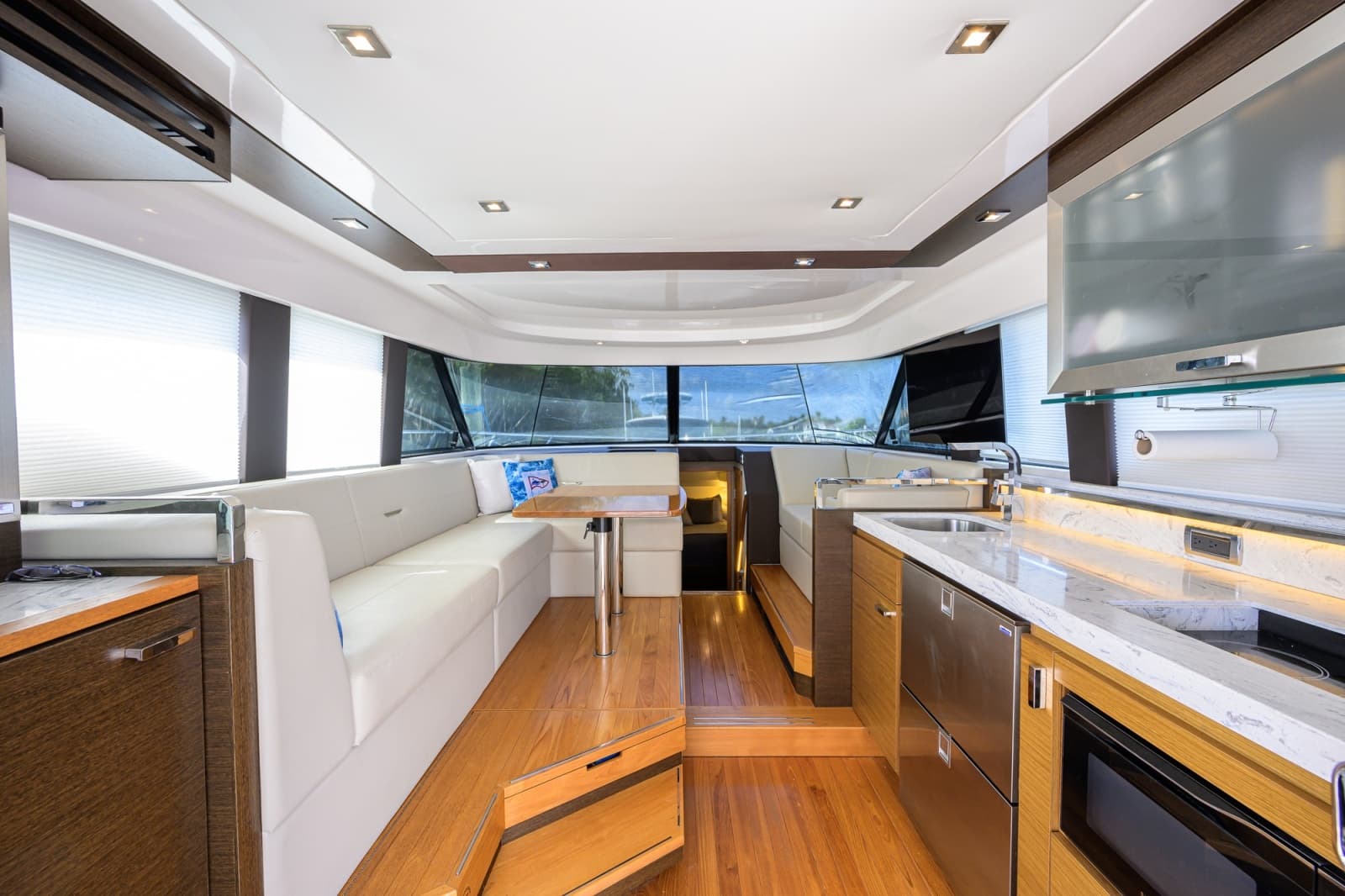 2017 Tiara Yachts 44 Flybridge - Photo 12
