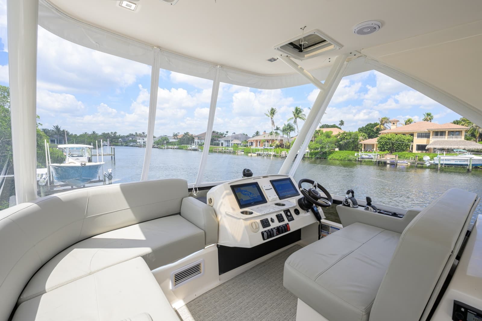 2017 Tiara Yachts 44 Flybridge - Photo 41