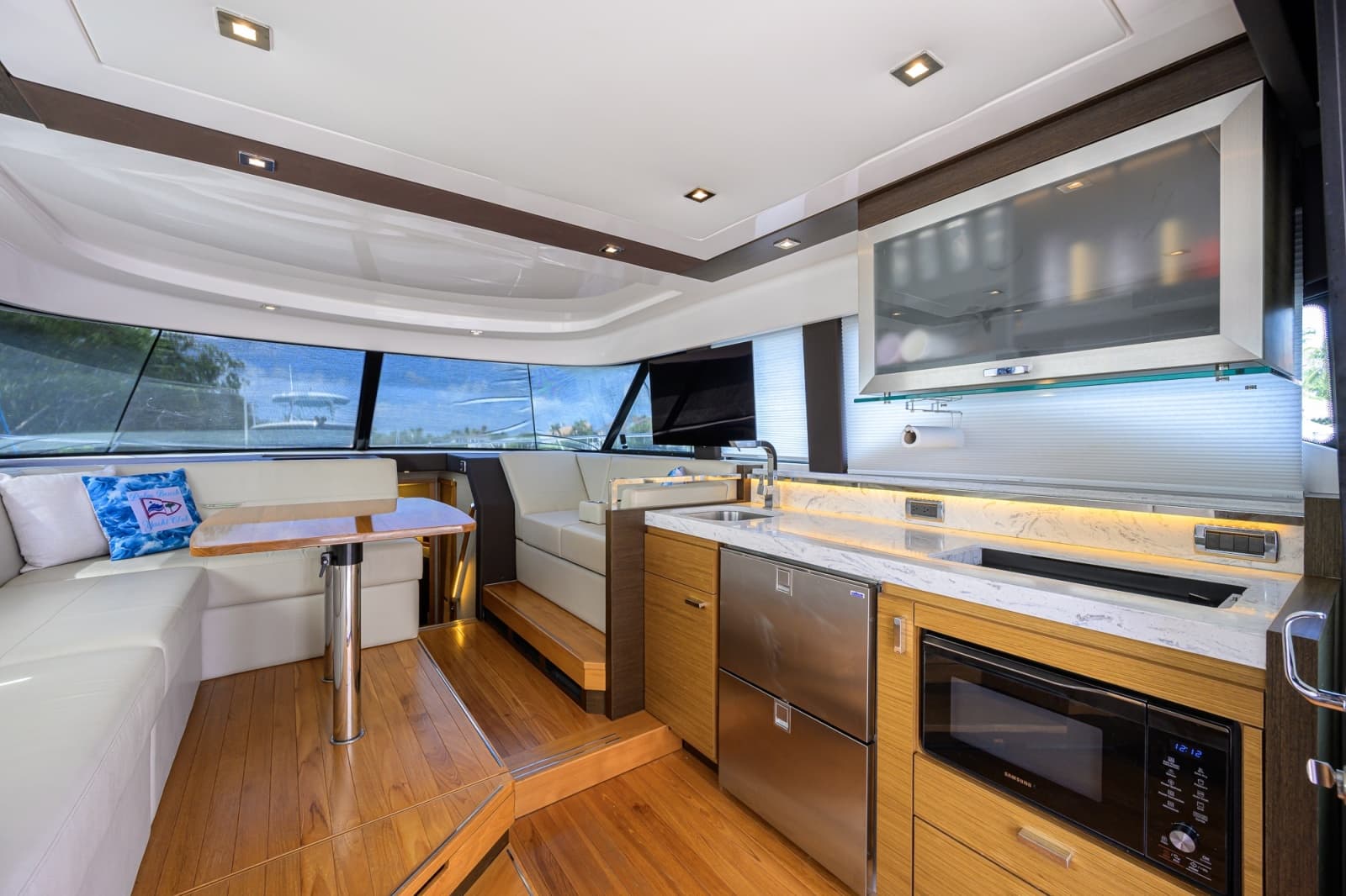 2017 Tiara Yachts 44 Flybridge - Photo 8