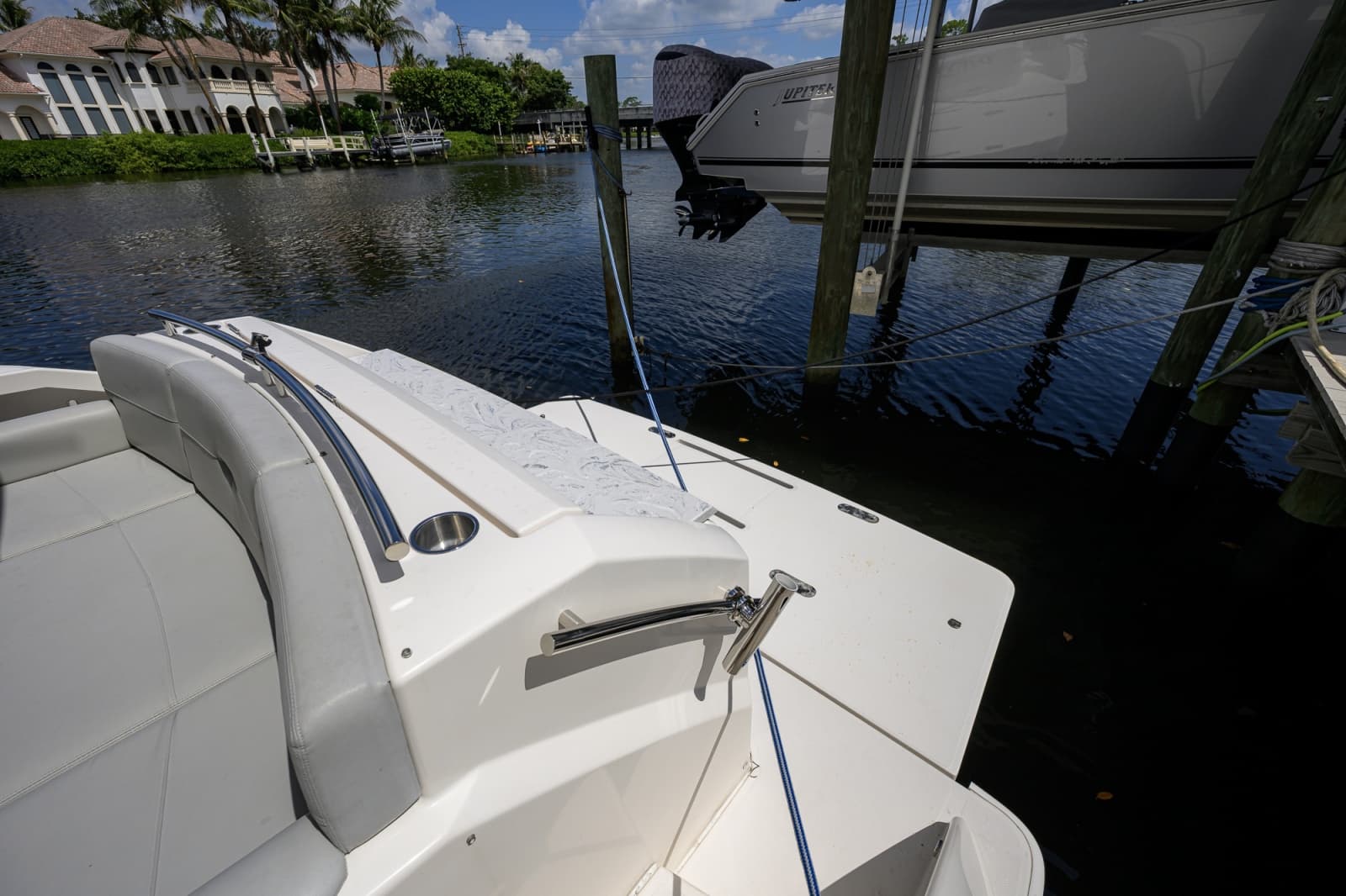 2017 Tiara Yachts 44 Flybridge - Photo 46