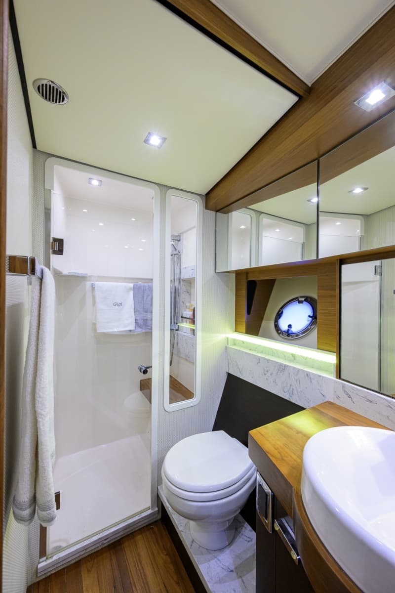 2017 Tiara Yachts 44 Flybridge - Photo 22