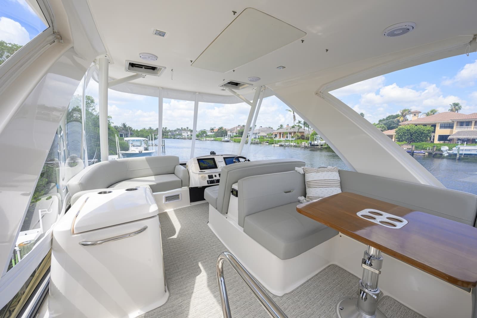 2017 Tiara Yachts 44 Flybridge - Photo 33