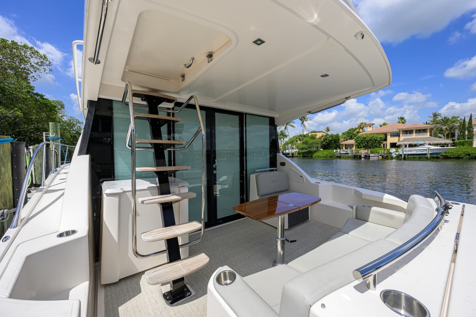 2017 Tiara Yachts 44 Flybridge - Photo 7
