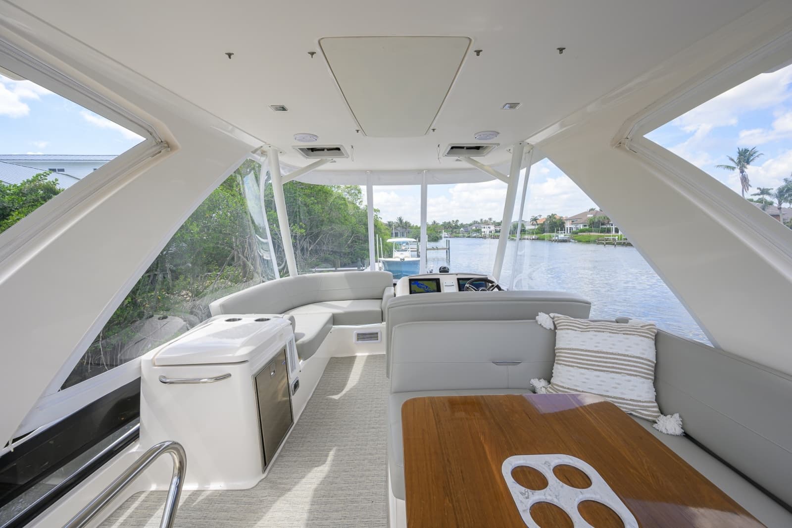 2017 Tiara Yachts 44 Flybridge - Photo 32