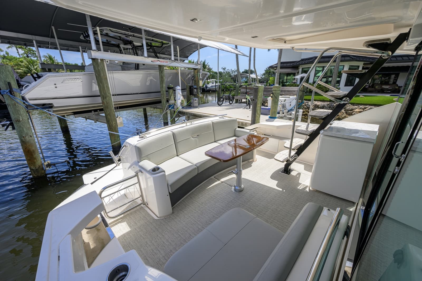 2017 Tiara Yachts 44 Flybridge - Photo 3