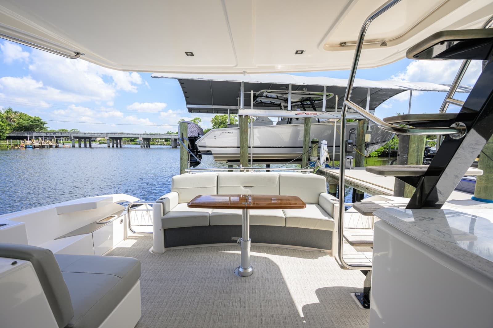 2017 Tiara Yachts 44 Flybridge - Photo 4