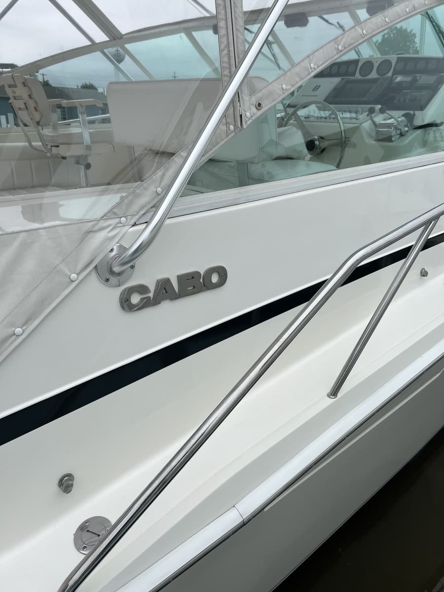 1998 Cabo 35 Express - Photo 3