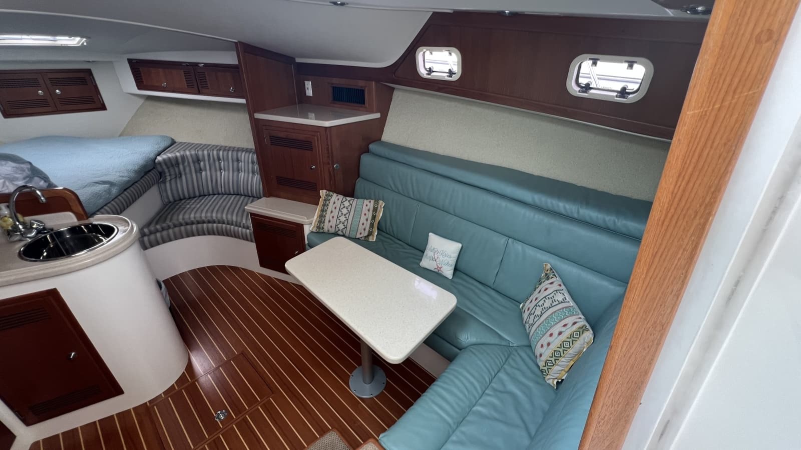 1998 Cabo 35 Express - Photo 35