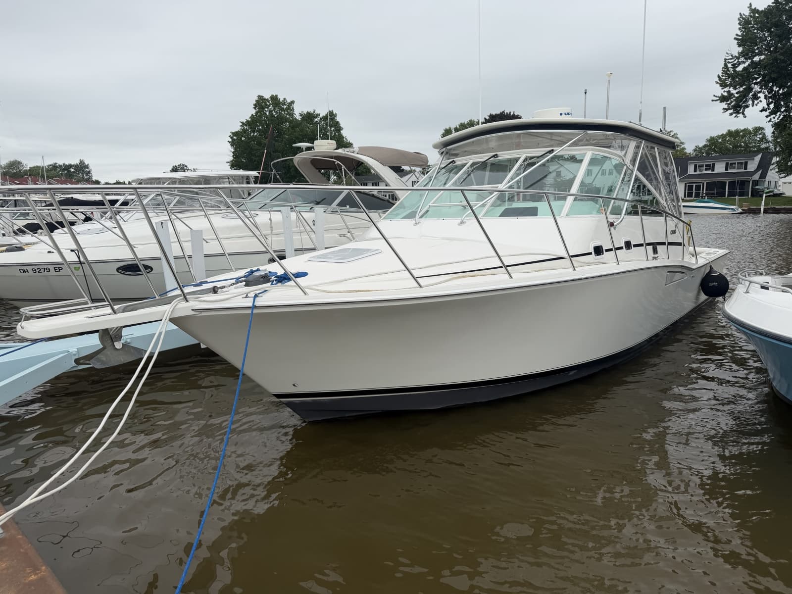 1998 Cabo 35 Express - Photo 1