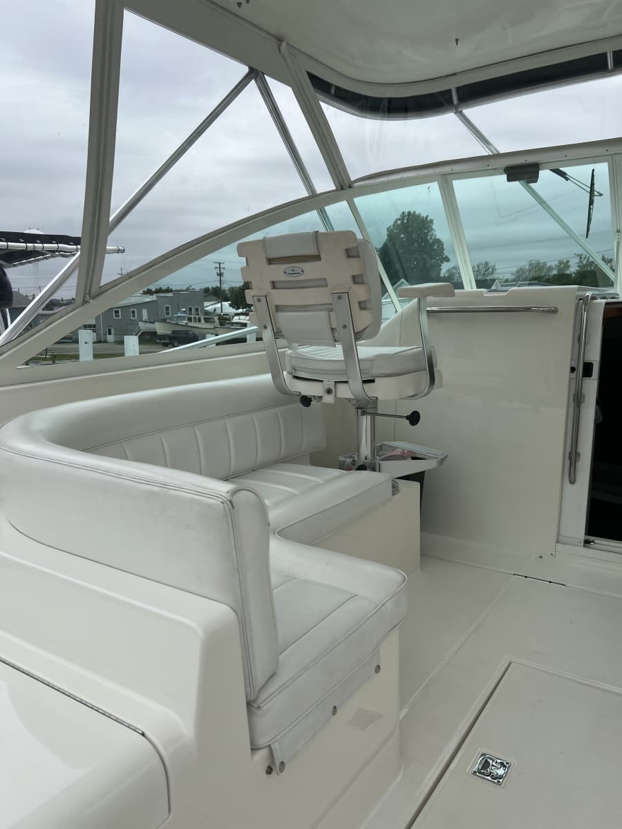 1998 Cabo 35 Express - Photo 14