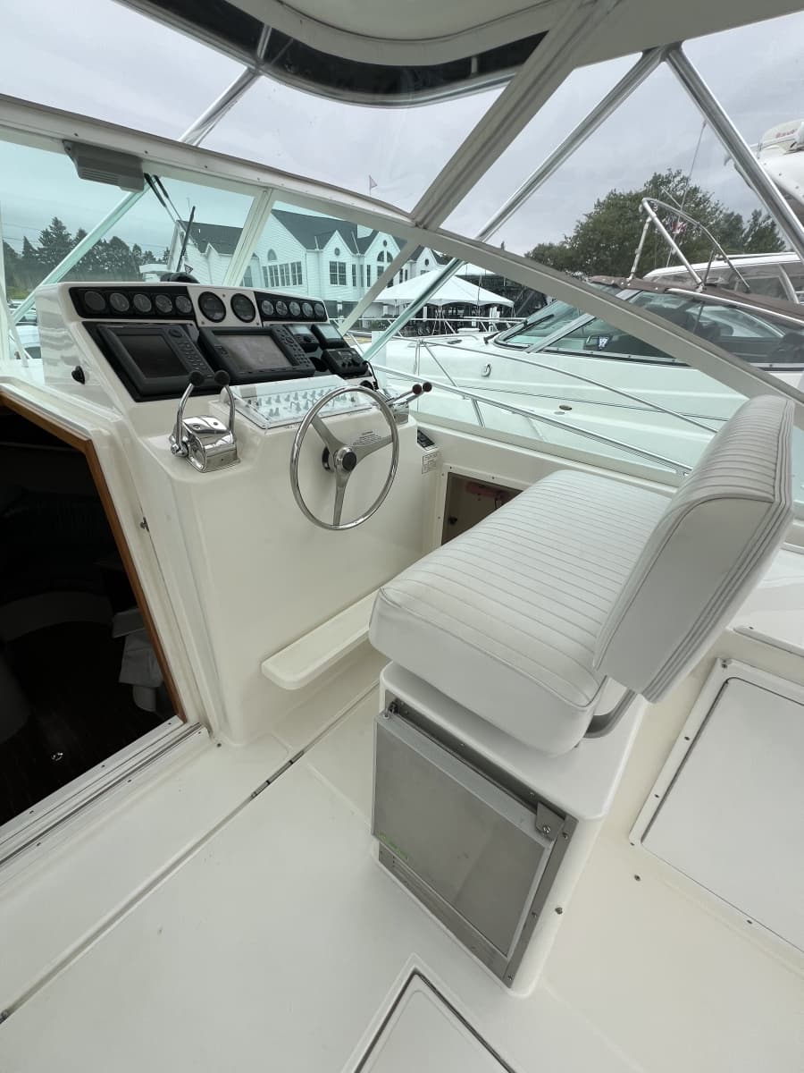 1998 Cabo 35 Express - Photo 19