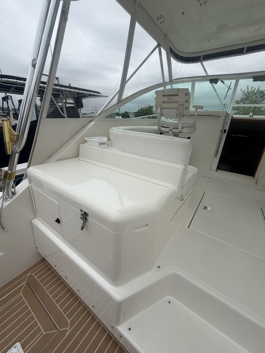 1998 Cabo 35 Express - Photo 10