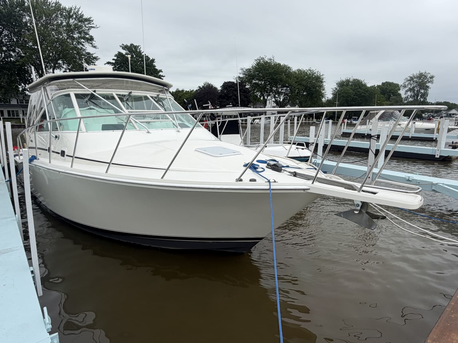 1998 Cabo 35 Express - Photo 2