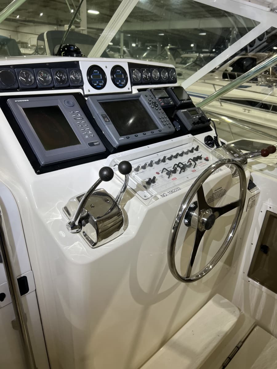 1998 Cabo 35 Express - Photo 17