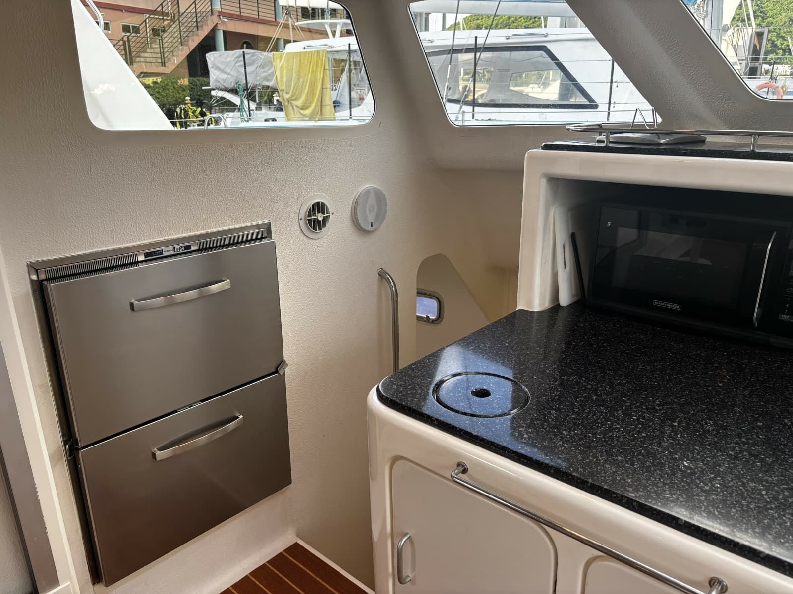 2011 Voyage Yachts 520 - Photo 16