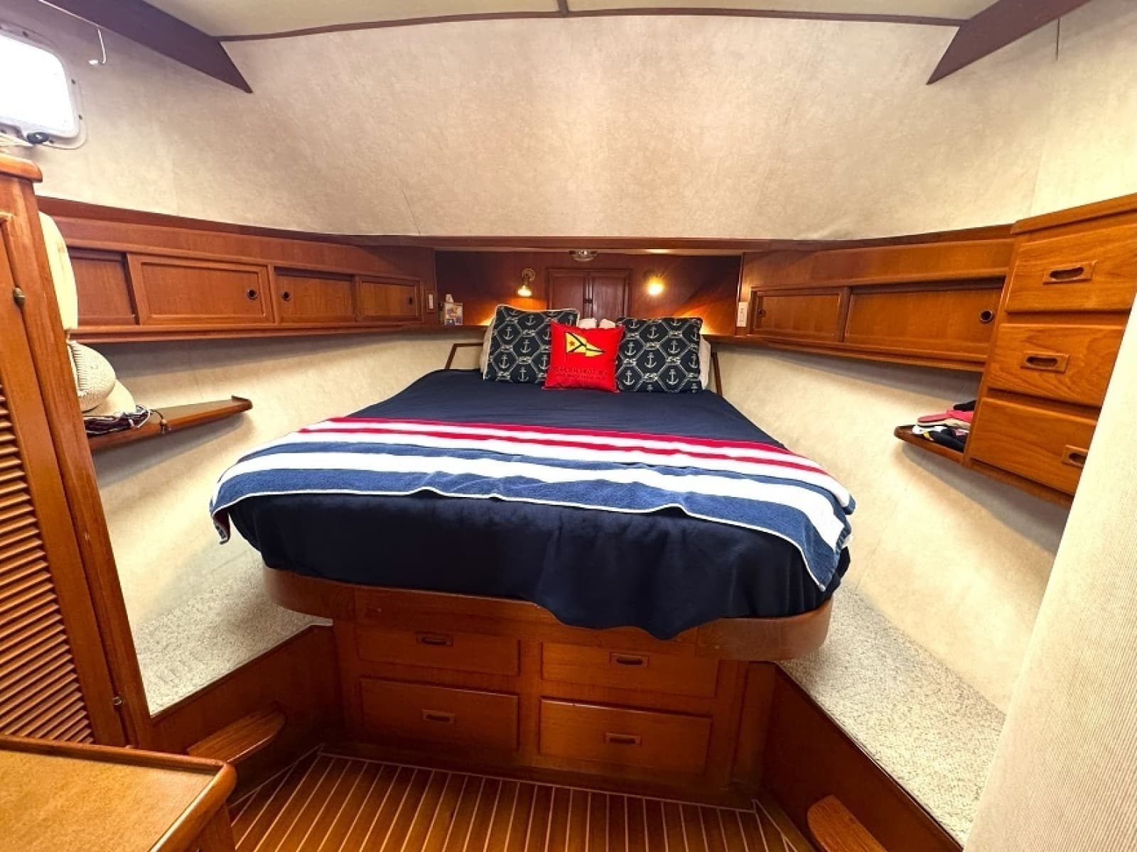 1988 Offshore Yachts  - Photo 9