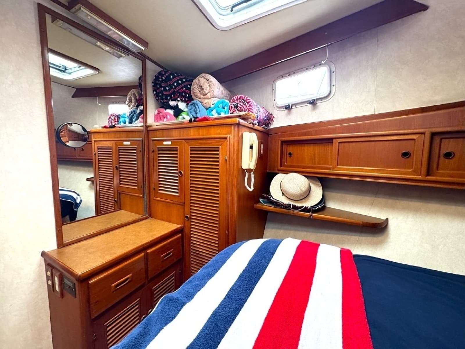 1988 Offshore Yachts  - Photo 10