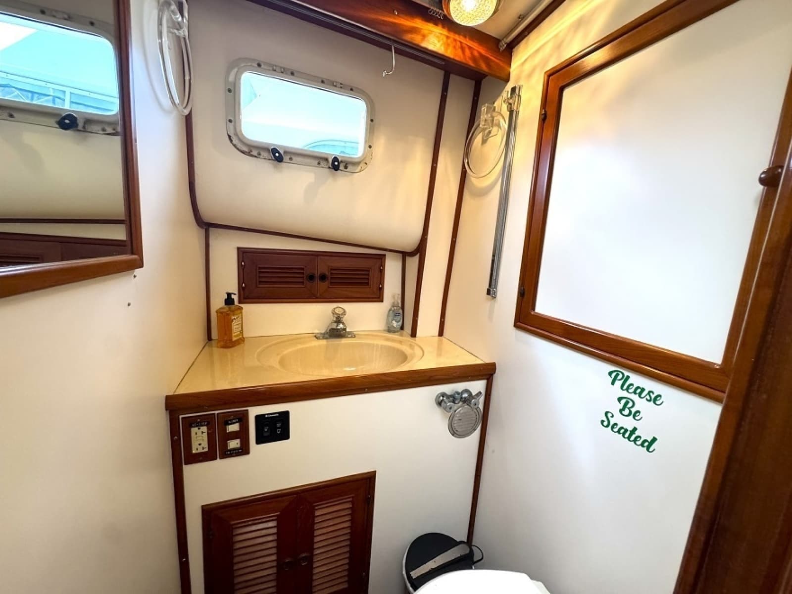 1988 Offshore Yachts  - Photo 13