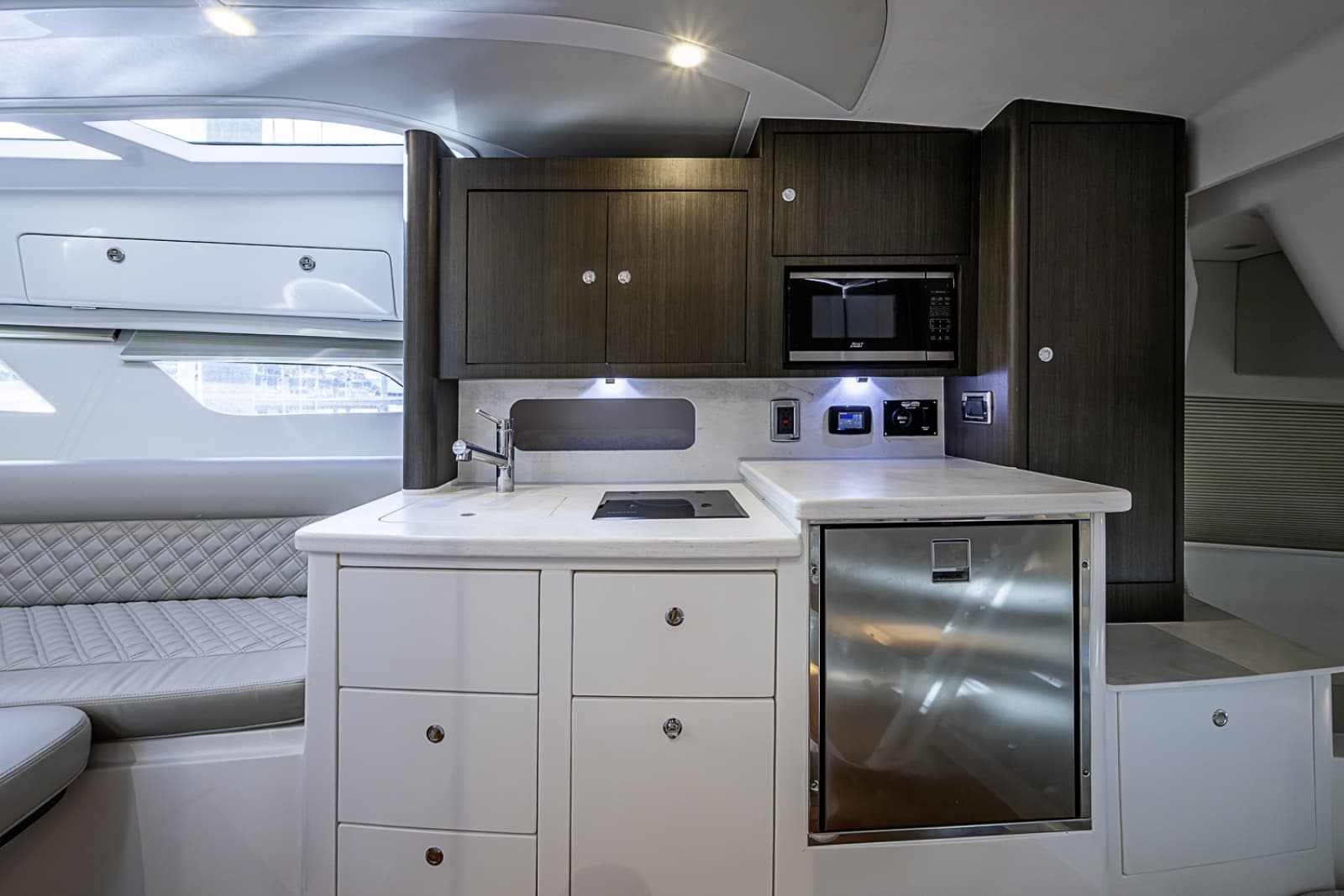 2024 Intrepid Valor - Photo 40