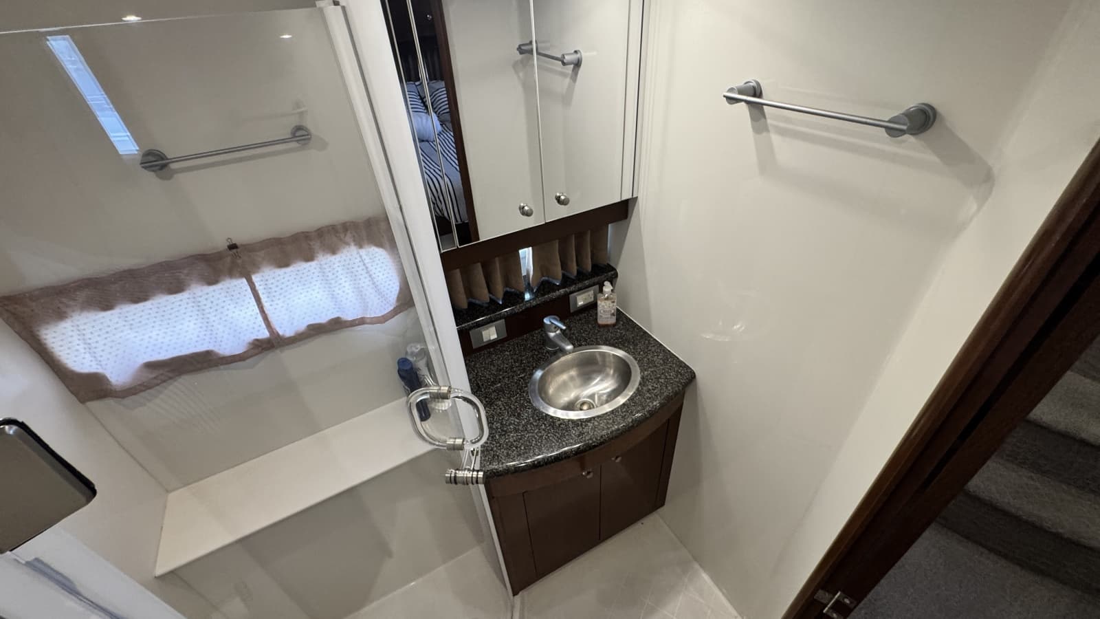 2007 Carver 47 Cockpit Motor Yacht - Photo 67