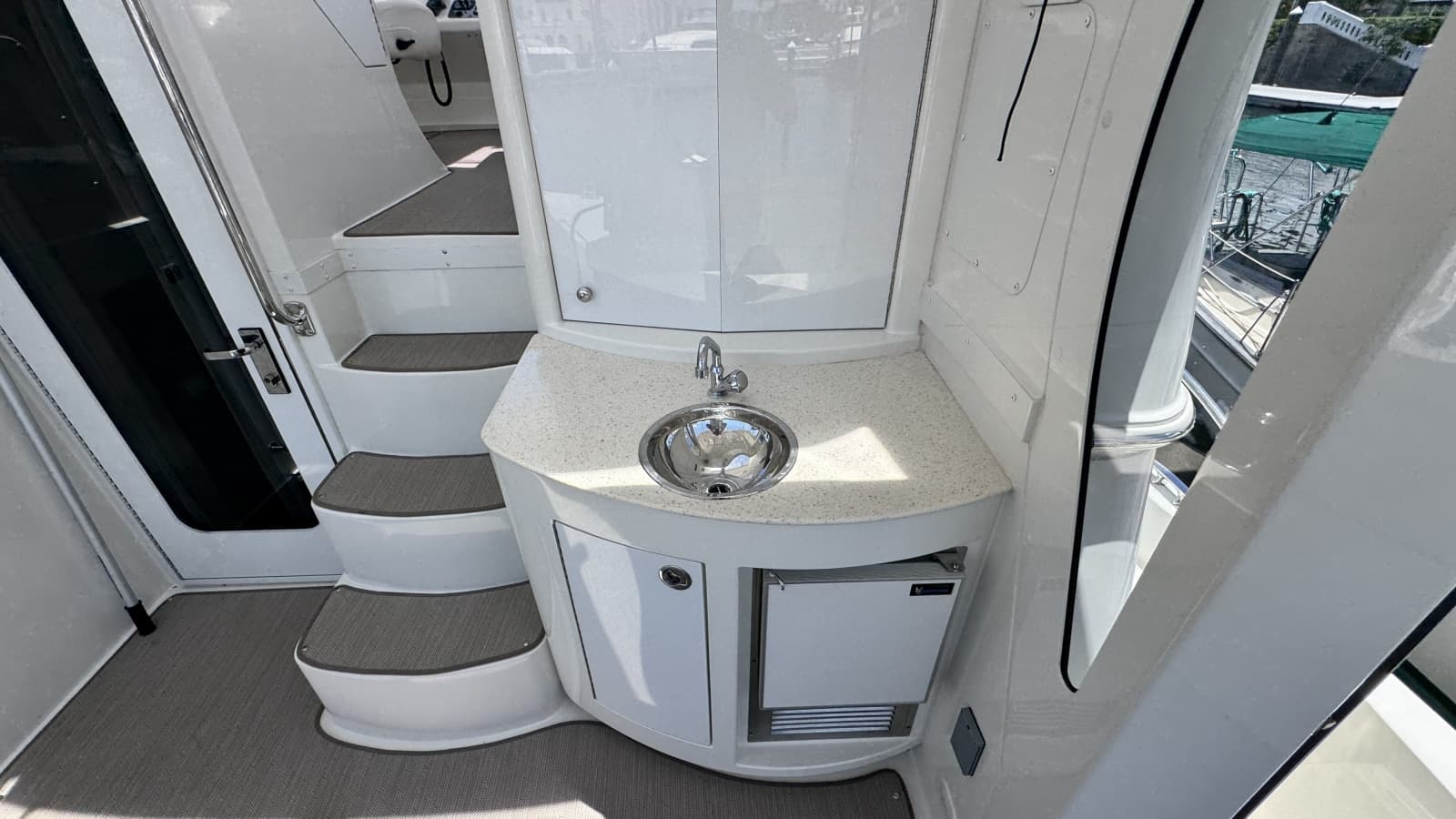 2007 Carver 47 Cockpit Motor Yacht - Photo 25