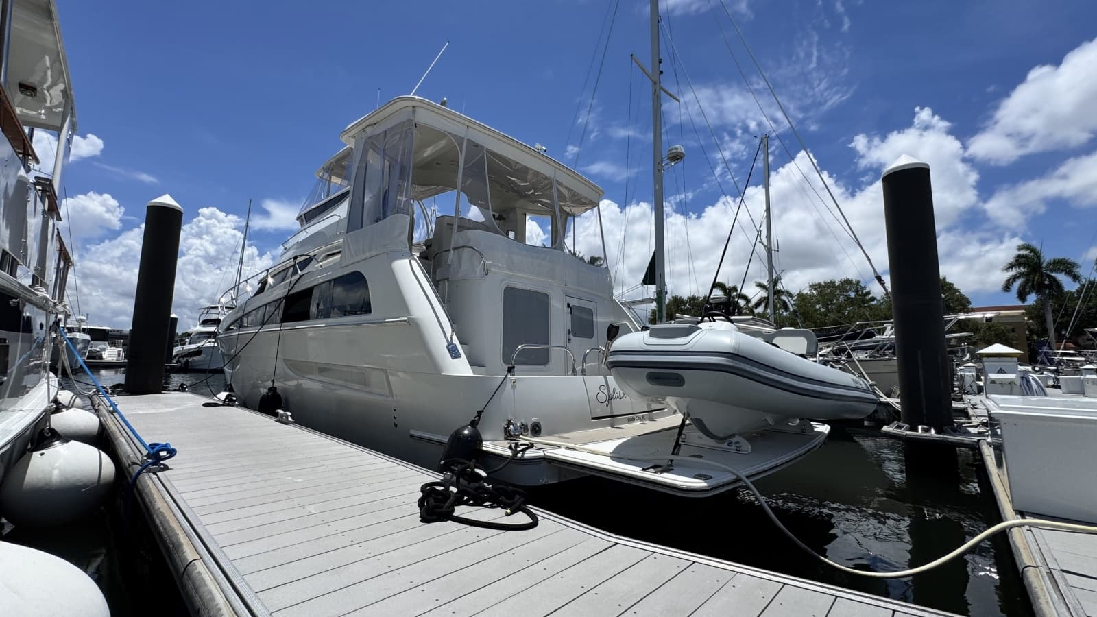 2007 Carver 47 Cockpit Motor Yacht - Photo 3
