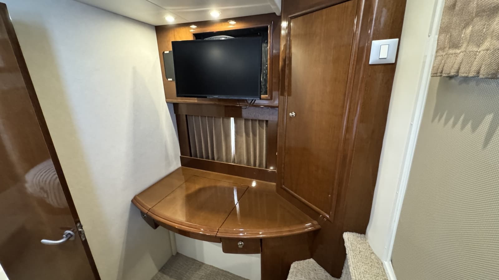 2007 Carver 47 Cockpit Motor Yacht - Photo 65