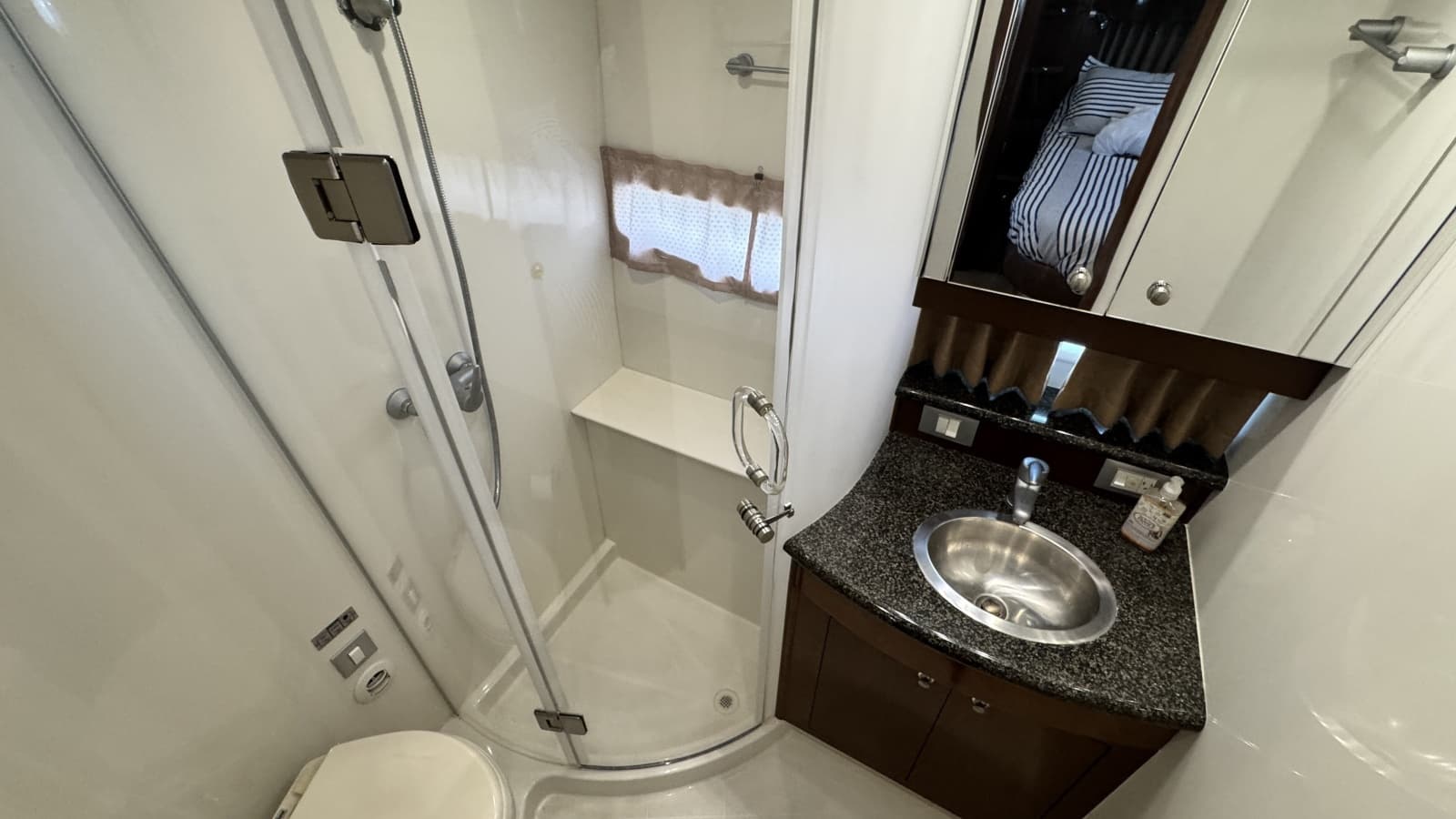 2007 Carver 47 Cockpit Motor Yacht - Photo 66
