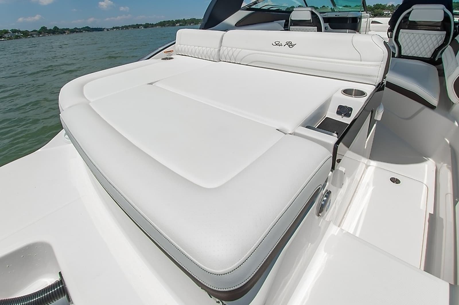 2023 Sea Ray 260 SLX - Photo 11