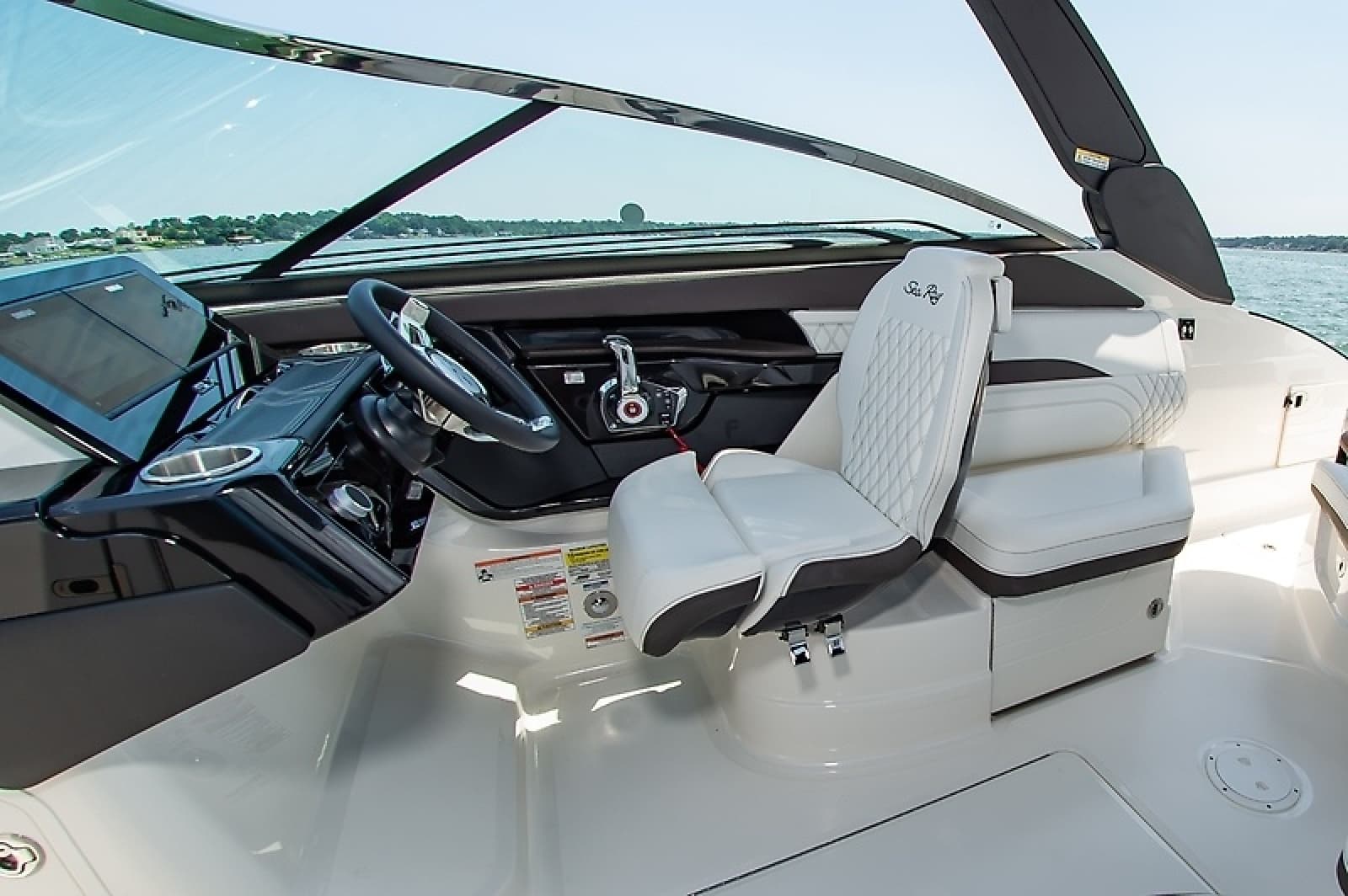 2023 Sea Ray 260 SLX - Photo 19
