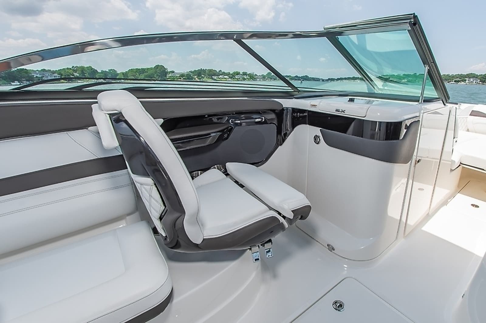 2023 Sea Ray 260 SLX - Photo 21
