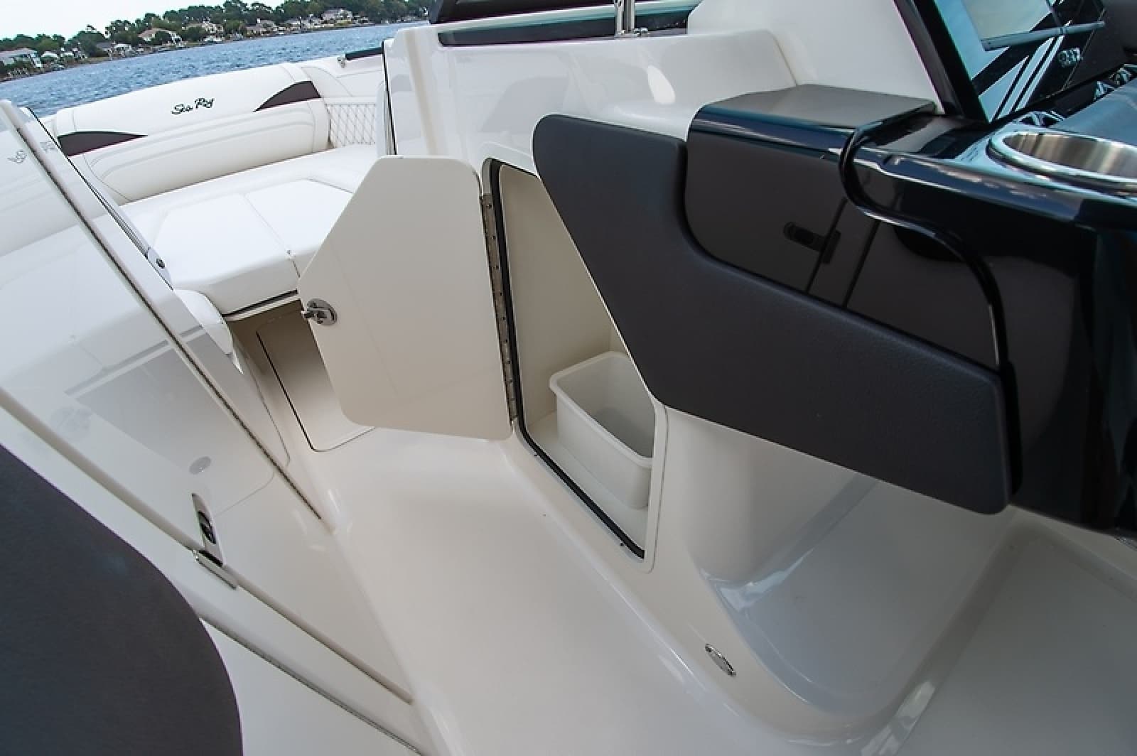 2023 Sea Ray 260 SLX - Photo 26