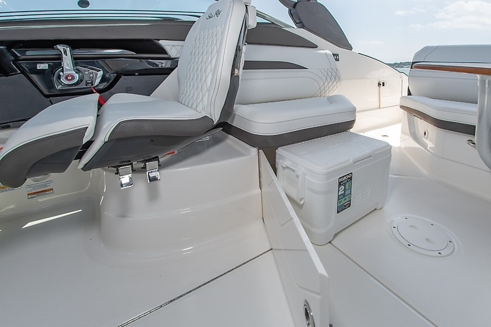 2023 Sea Ray 260 SLX - Photo 25