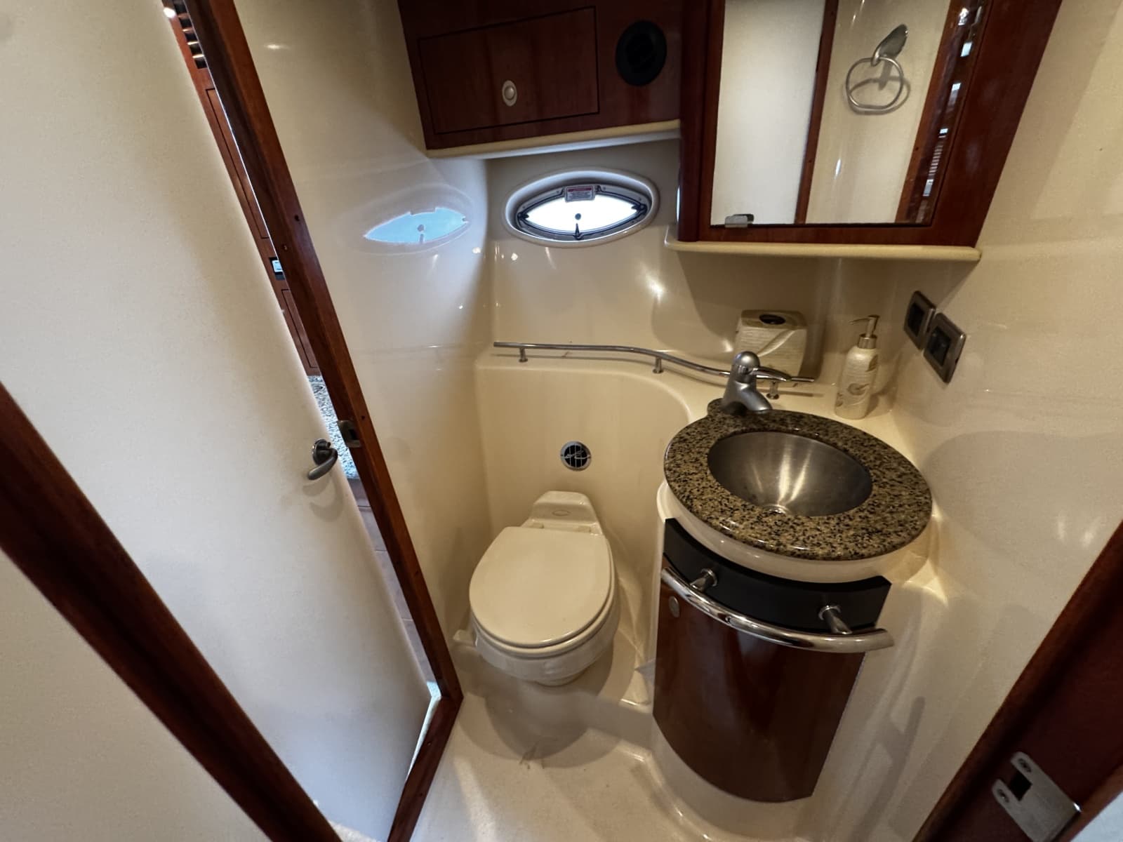 2006 Sea Ray 40 Sundancer - Photo 14