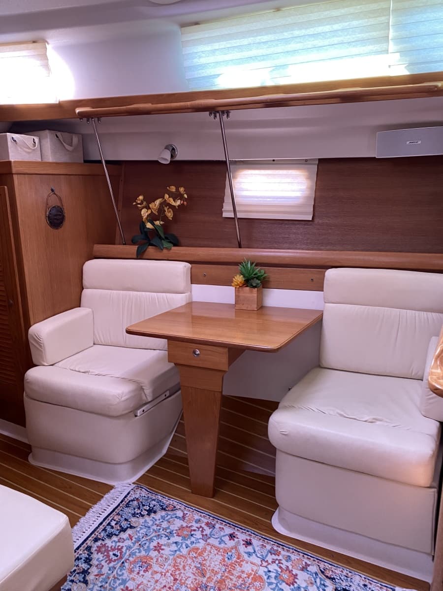 2005 Catalina 350 - Photo 13