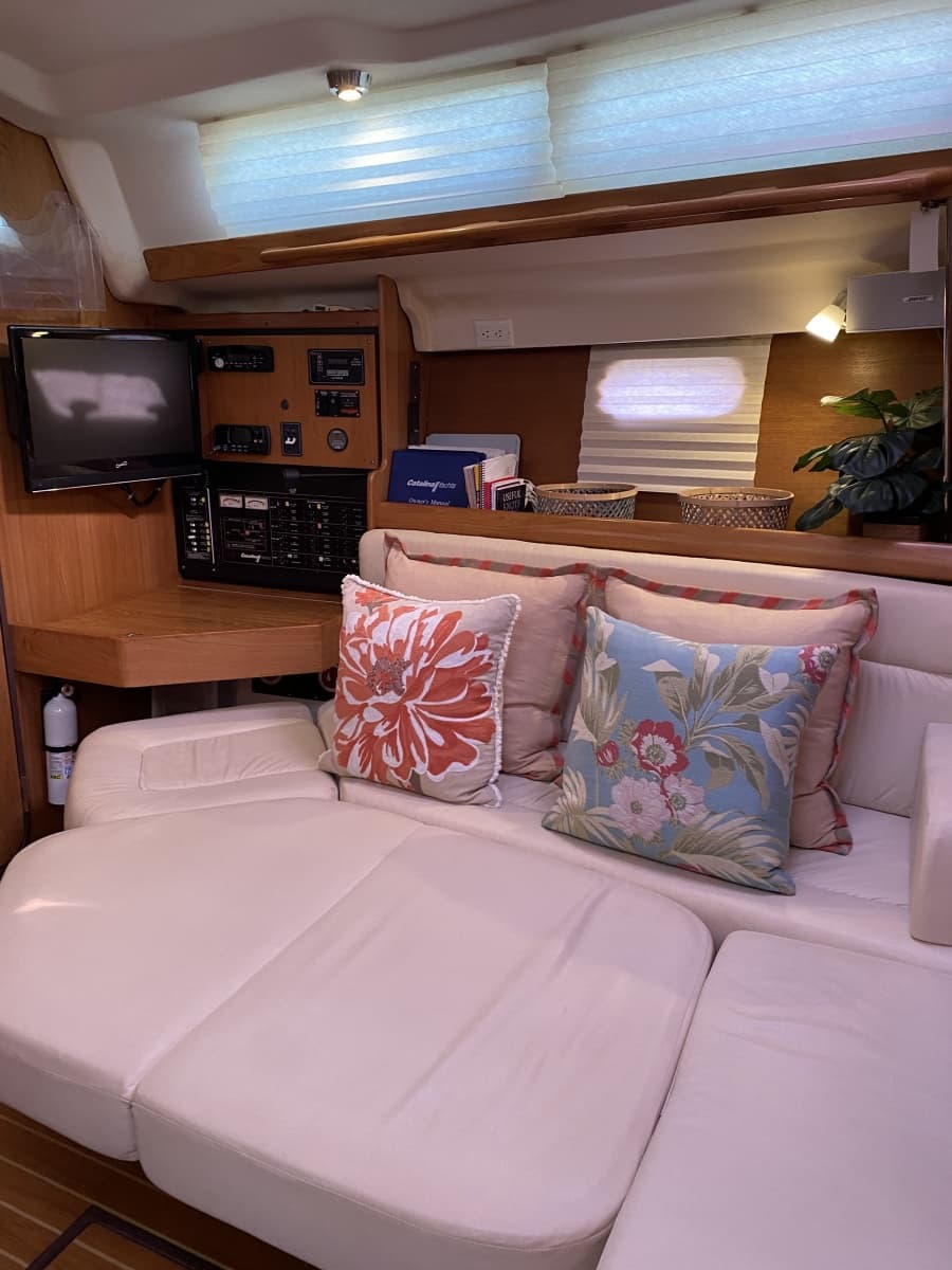 2005 Catalina 350 - Photo 10