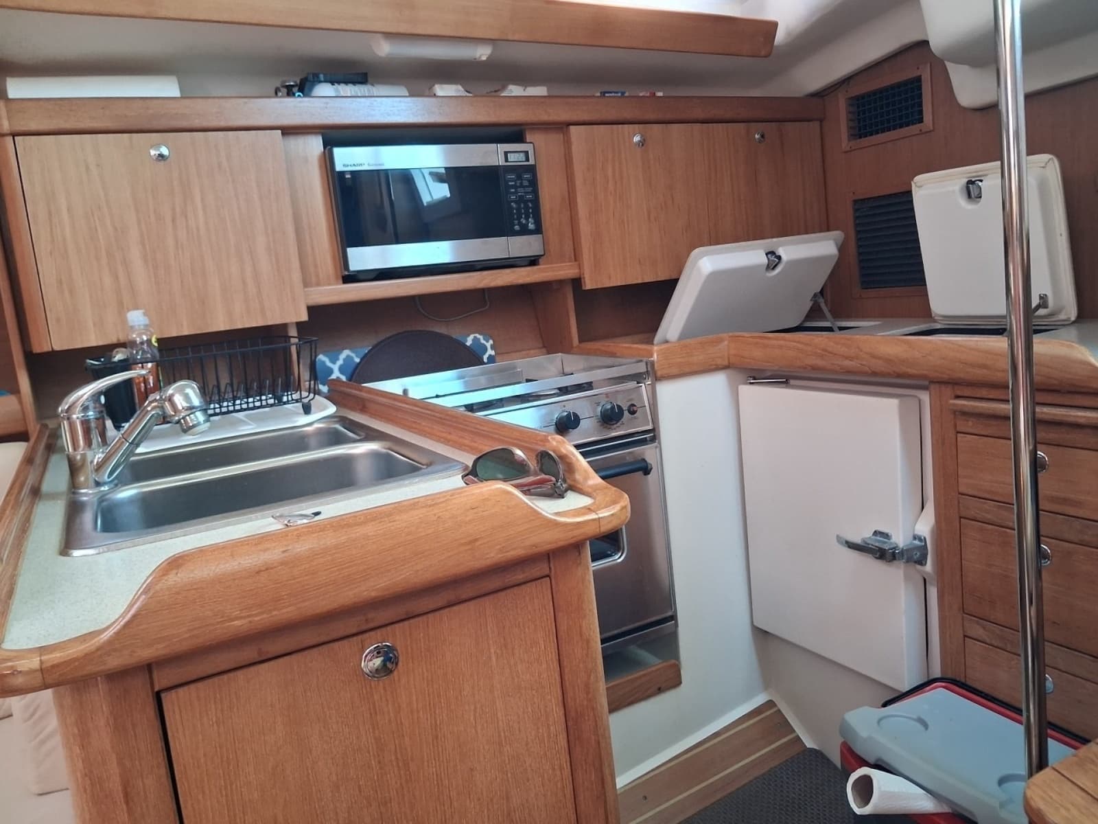 2005 Catalina 350 - Photo 18