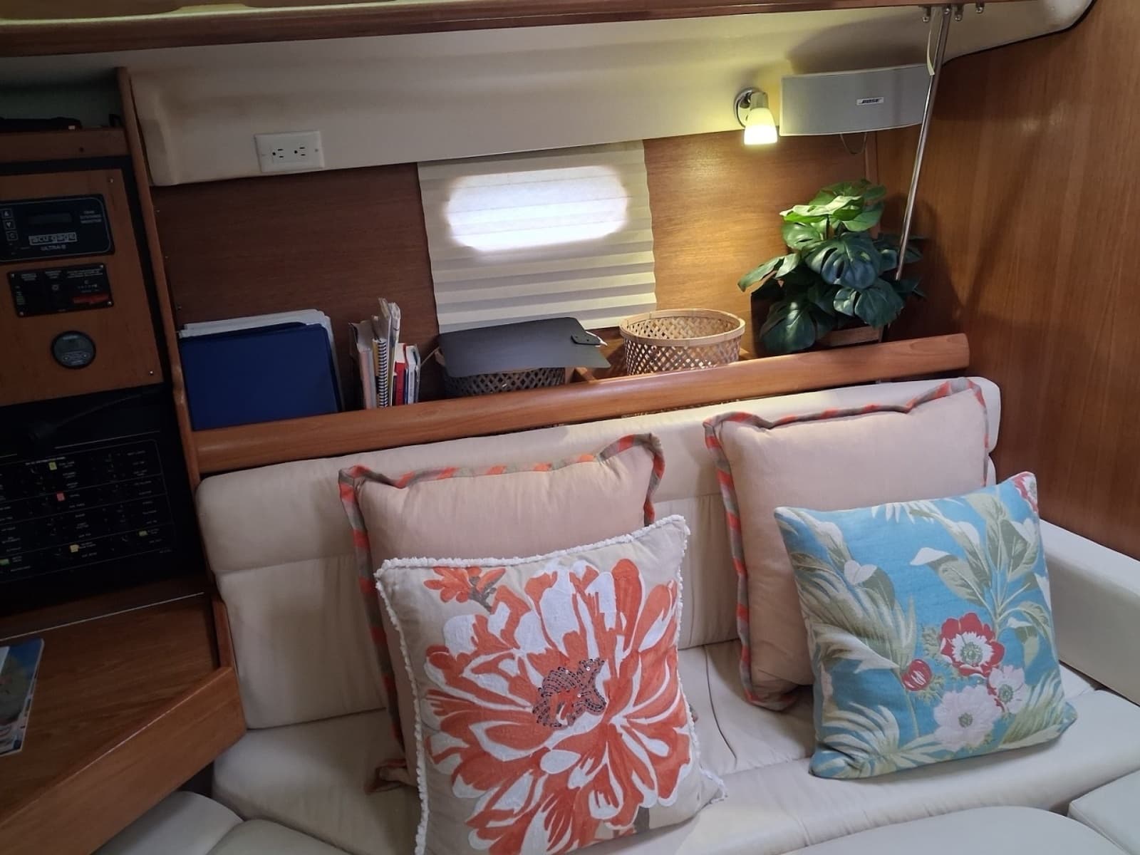 2005 Catalina 350 - Photo 17