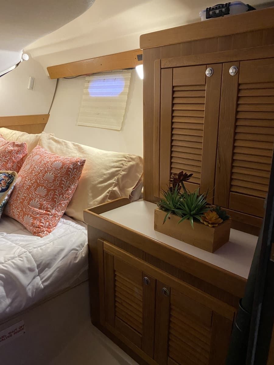 2005 Catalina 350 - Photo 21