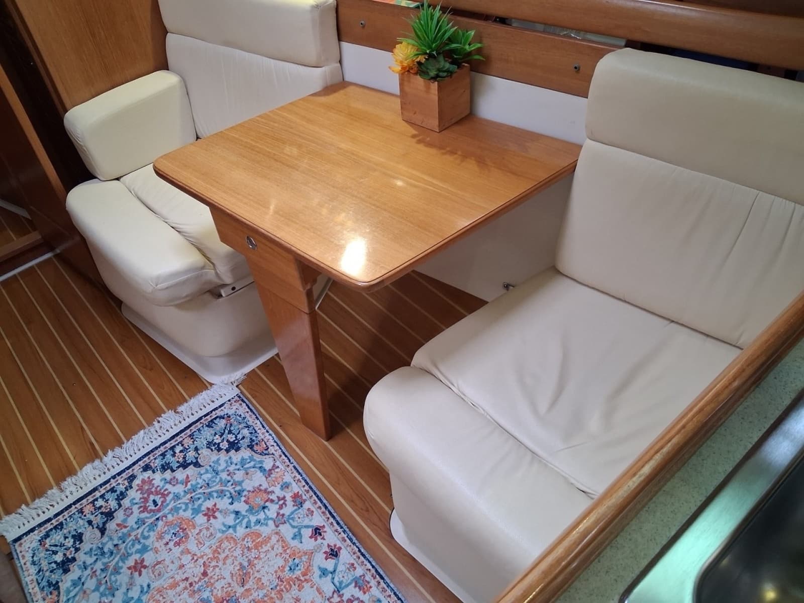 2005 Catalina 350 - Photo 16