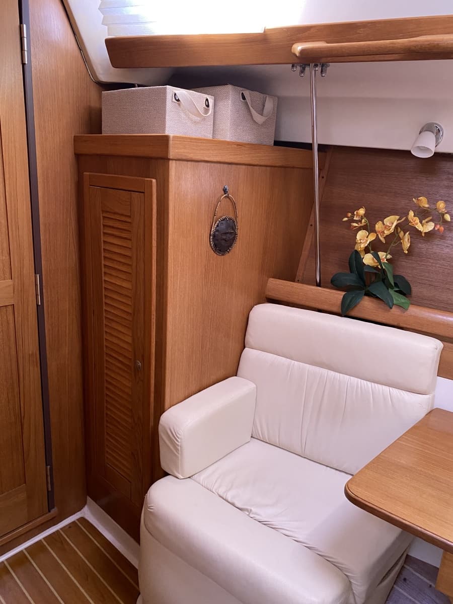 2005 Catalina 350 - Photo 14