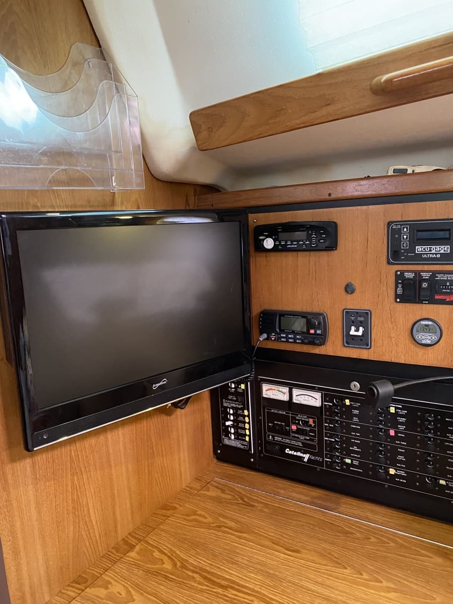 2005 Catalina 350 - Photo 16