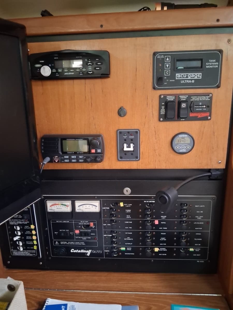 2005 Catalina 350 - Photo 14